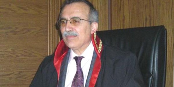 Emekli hakimin avukatlık talebi reddedilince tazminat davası açtı