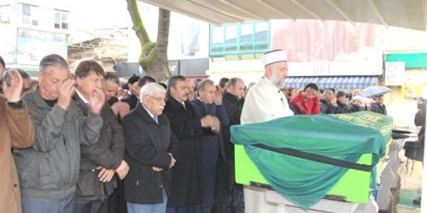 Bakan Ero�lu cenaze namaz�na kat�ld�