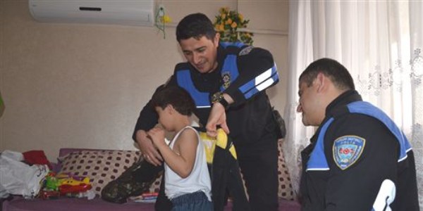 Polislerden aile ziyaretleri