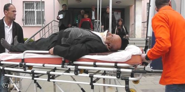 Ticari taksi ile otomobil çarpıştı: 6 yaralı