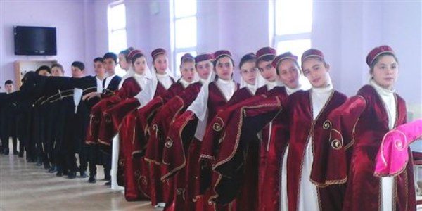 K�y okuluna modern laboratuvar