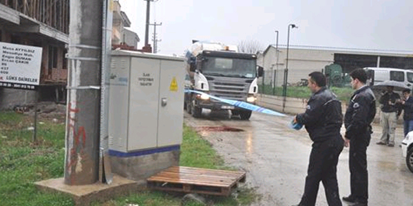 Trafodaki kaçak koyunları telef etti