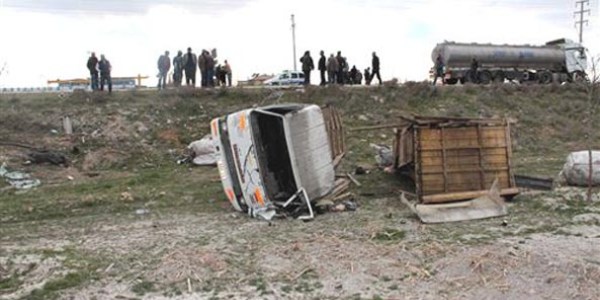Benzini biten kamyona tır çarptı: 1 ölü, 4 yaralı
