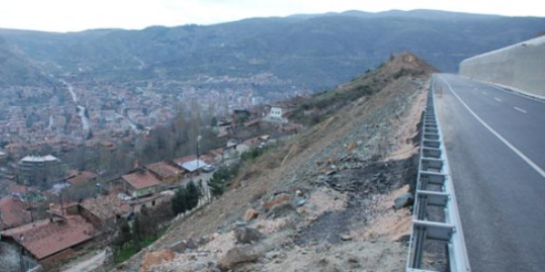 Tokat çevre yolunda heyelan tehlikesi