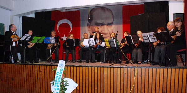 Emekli öğretmenlerden duygusal buluşma