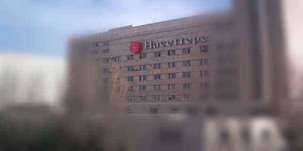 Üniversitelerarası Kurul'un toplandığı okulda arbede