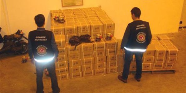 İtfaiye aracının su tankından kaçak eşya çıktı