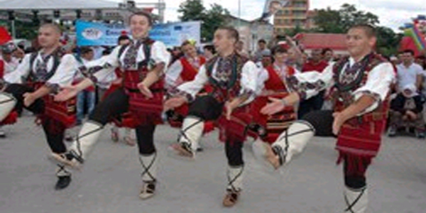 E�me'de festival haz�rl�klar� ba�lad�