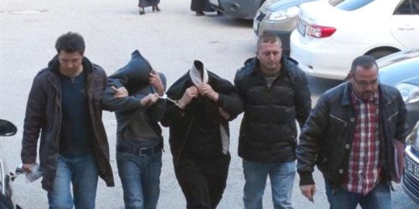 Sahte para operasyonunda 2 g�zalt�
