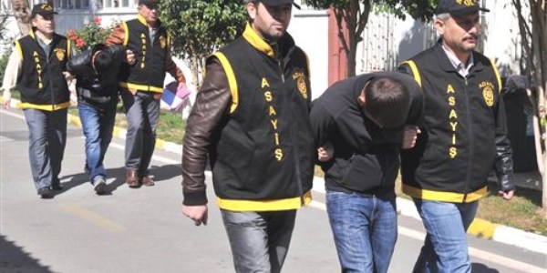 Yankesiciler polisten kaçamadı
