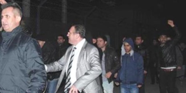 Üniversitede karşıtı görüşlü öğrencilerin bıçaklı kavgası: 2 yaralı