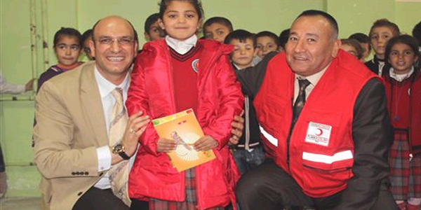 Iğdır'da 'Minik Eller Üşümesin' kampanyası