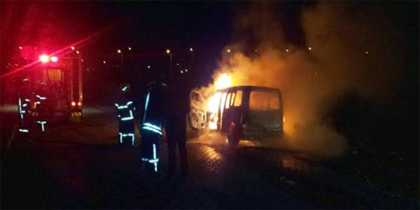 Otomobil alev alev yandı
