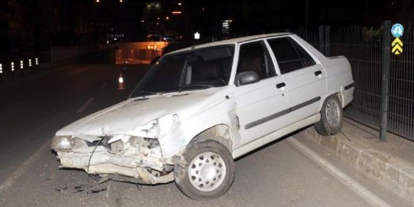 Otomobil hurdaya döndü