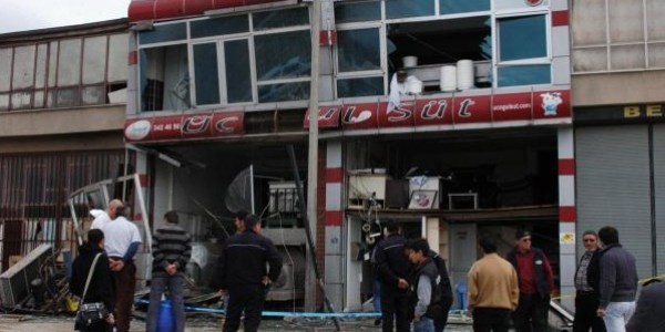 Buhar kazanı patladı: 3 yaralı