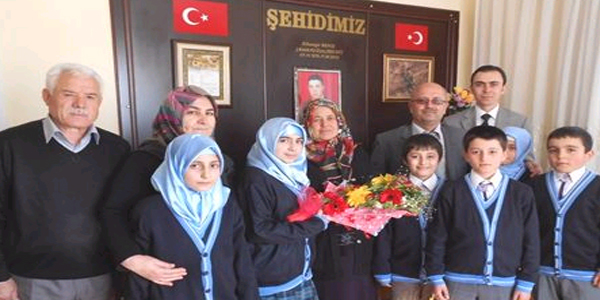 ��rencilerden anlaml� ziyaret
