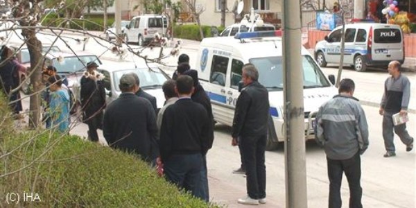 Evinde ölü bulundu