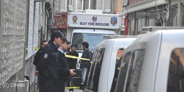 Türkmen uyruklu genç evinde bıçaklanarak öldürüldü