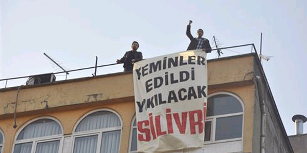 Tatlıcıya pankart asan TGB'lilere para cezası