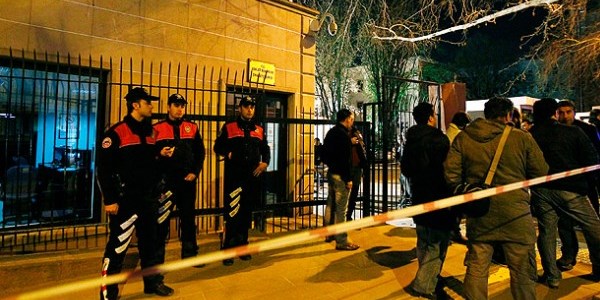 Adalet Bakanlığı ve Ak Parti önünde patlama