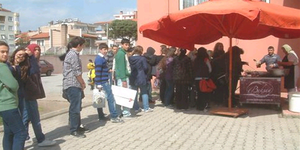 Öğretmen ve arkadaşlarını unutmadılar