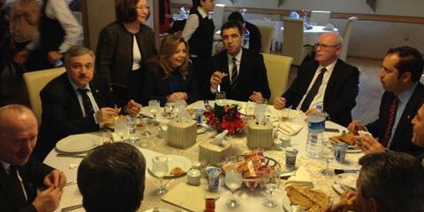 Milli E�itim Bakan� Avc�'dan �i� b�rek ikram�