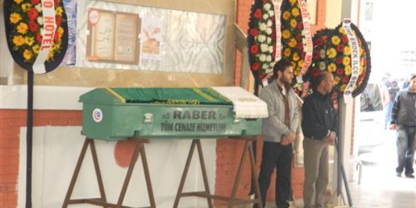 Cesedi bulunan bal�k�� topra�a verildi