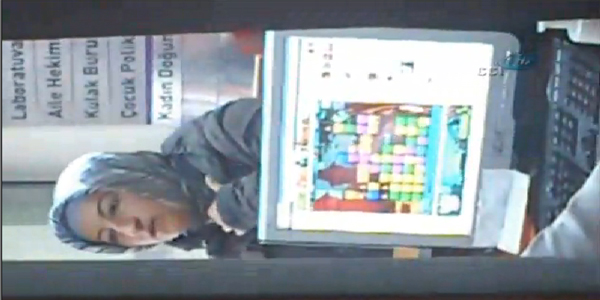 Hasta s�ra beklerken personel oyun oynuyor/ Video