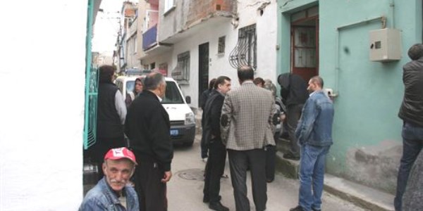 Ya�l� kad�n evinde �l� bulundu