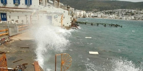 Lodos Bodrum'u vurmaya ba�lad�