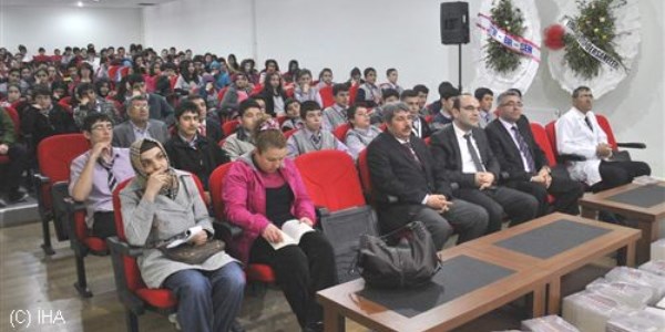 ��rencilere �cretsiz kitap hediye edildi