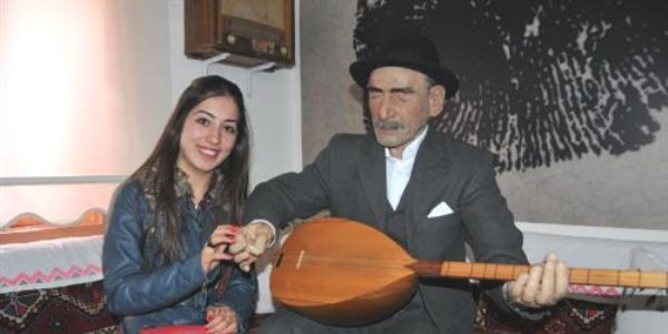 Aşık Veysel, ölümünün 40'ıncı yılında mezarı başında anıldı