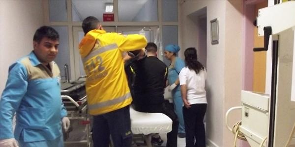 Ayvalık'ta 2 kişi bıçakla yaralandı