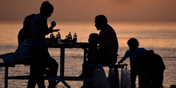 Çocuğunuzu arkadaş ortamından uzak yetiştirmeyin