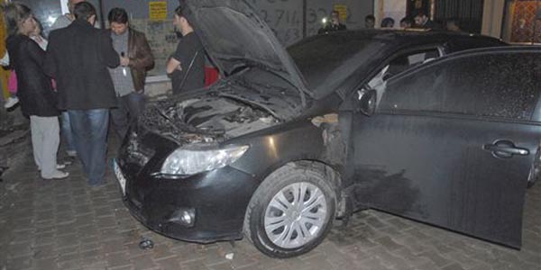 Siverek'te park halindeki araç yandı