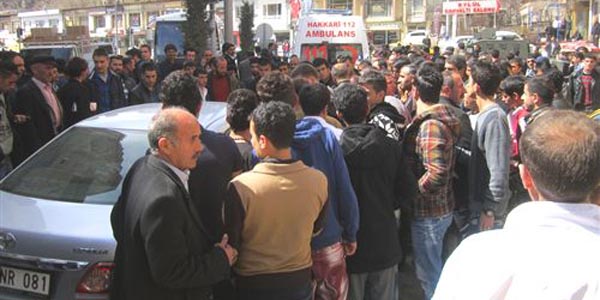 Hakkari'de iki ayrı trafik kazası, 2 yaralı
