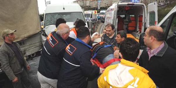 Beşiktaş'ta servis minibüsünün karıştığı kazada 6 yaralı