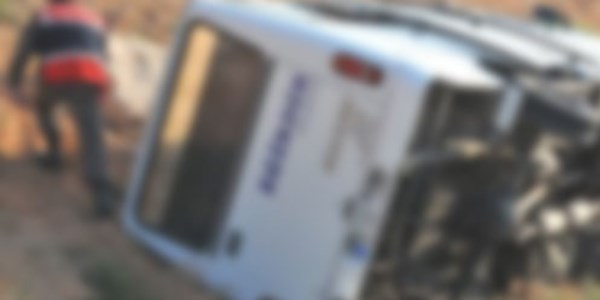 Tur midibüsü kaza yaptı: 15 yaralı