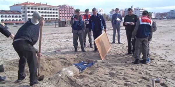 Ayvalık plajı'nda ceset bulundu