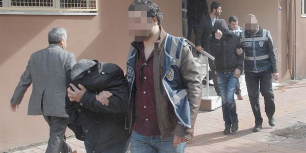 Virüslü mail gönderip hesapları boşalttılar