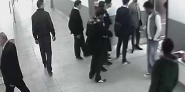 Veliler okul m�d�r�n� tekme tokat d�vd�