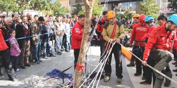 Akut'tan yürek hoplatan tatbikat