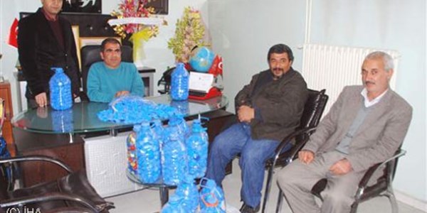 Besni'de polis memurundan mavi kapa�a destek