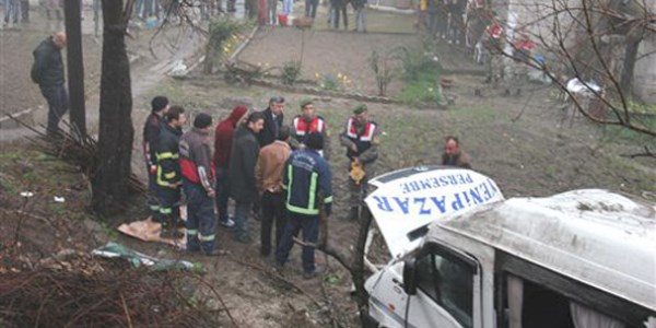 Zonguldak'ta işçi minibüsü devrildi: 16 yaralı