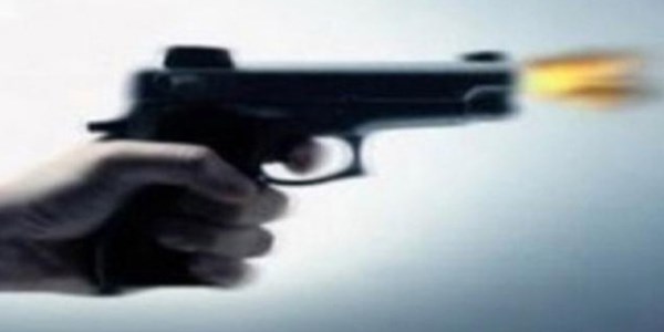 Başına silah dayayarak intihara teşebbüs etti