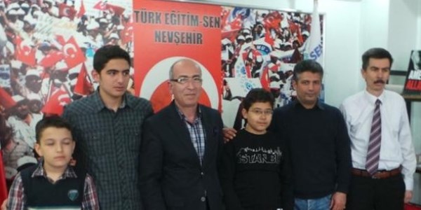 Kütüphaneden en çok kitap okuyan öğrenciler ödüllendirildi
