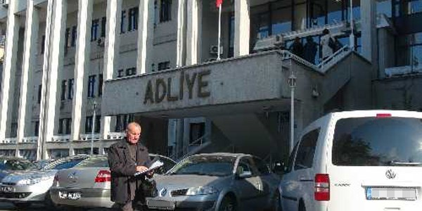 'Alay konusu' soyadını mahkeme kararıyla değiştirdi