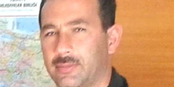 Belediye i��isi, arkada��na s�k�lan kur�una hedef olup �ld�