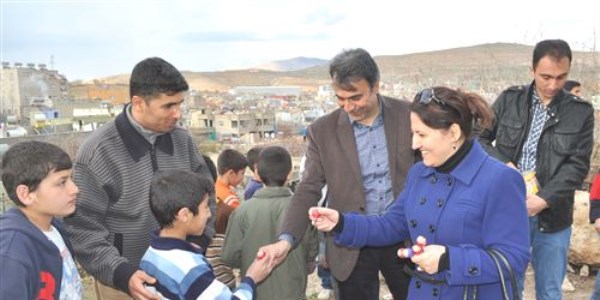 Siirt Emniyet M�d�r� Ekizo�lu'ndan ev ziyaretleri