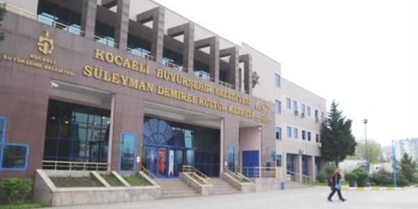 Kültür merkezinin kadınlar tuvaletinde gizli kamera şoku